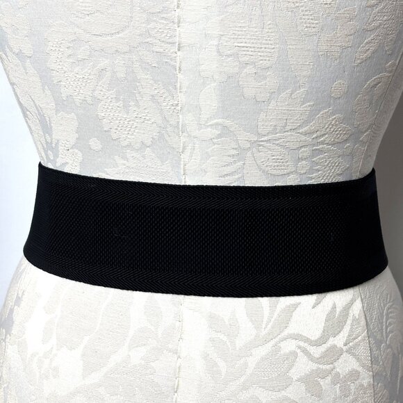Black Stretch Cinch Belt with Flower outlined in Zipper main image 8